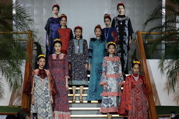 Alleira Angkat Pesona...