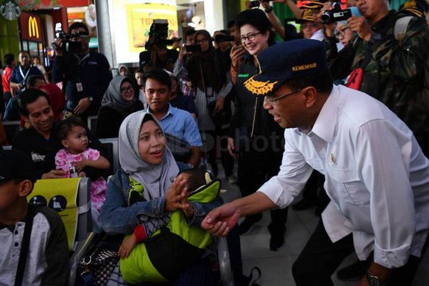 Pantau Arus Mudik, Budi...