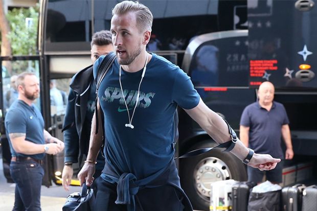 Terbang ke Madrid, Harry...