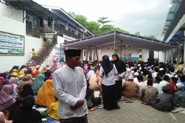 800 Paket Sembako Dibagikan...