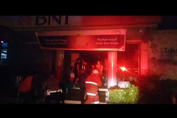 Gedung BNI Ternate Terbakar,...