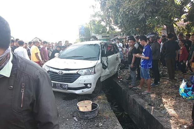 Avanza Terbakar Renggut...