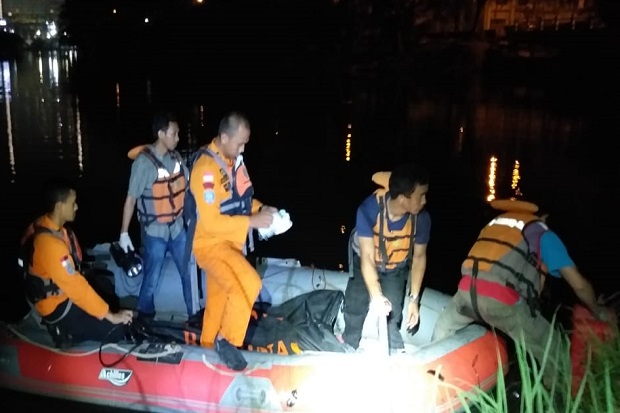 6 Jam Tenggelam di Danau,...