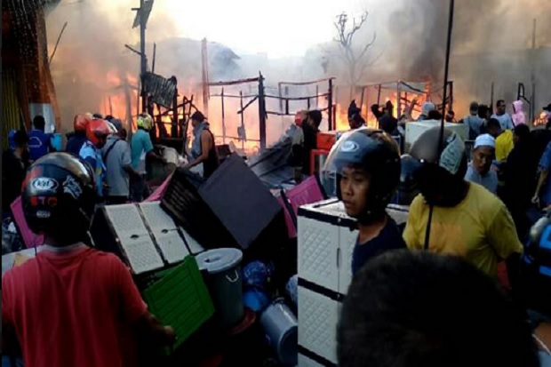 Puluhan Kios Pedagang...