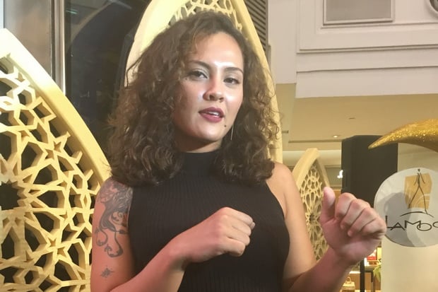 Simone Julia Lebih Memilih...