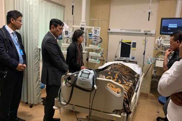 Luhut Beri Penghormatan...