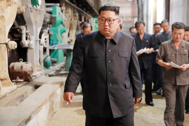 Kim Jong-un Sambangi...