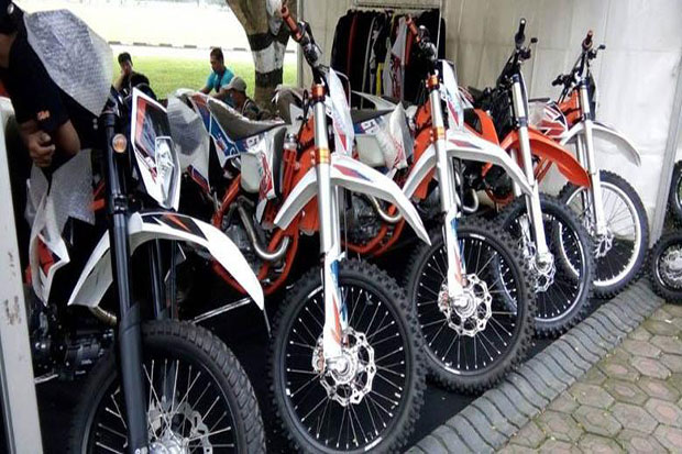KTM Resmi Menghadirkan...