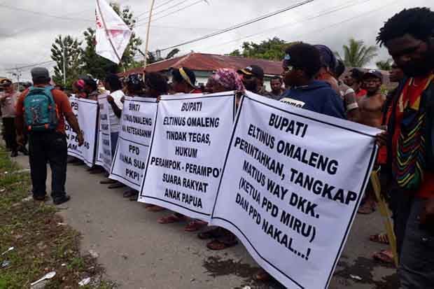 Puluhan Massa Partai...