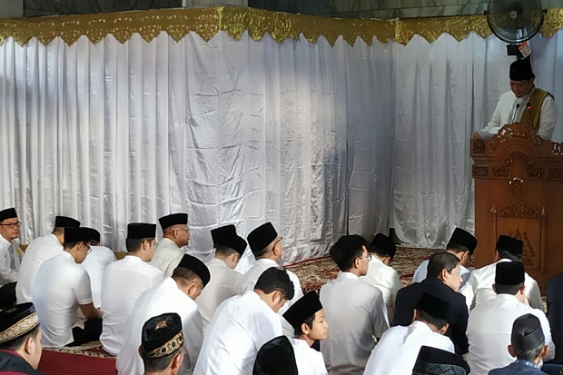 Airlangga Hartarto Salat...