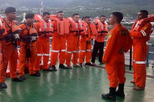 KM Lintas Timur Bermuatan...
