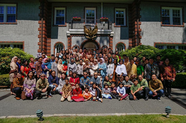 Masyarakat Indonesia...