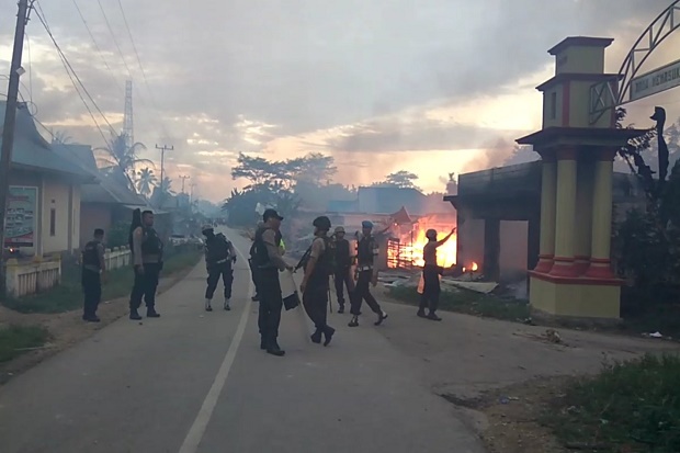 87 Rumah Dibakar Akibat...