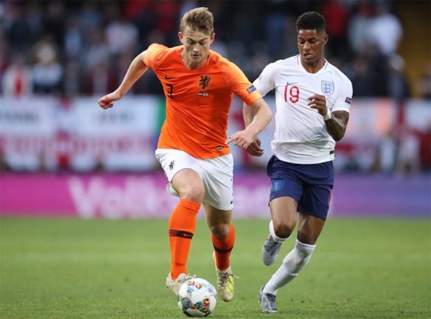 Babak I: De Ligt Robohkan...