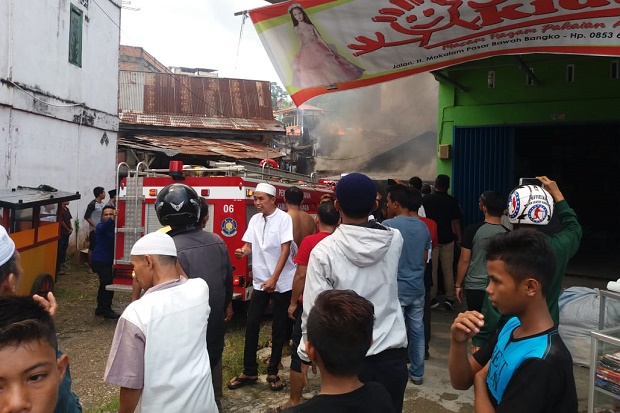 Ditinggal Berdagang,...