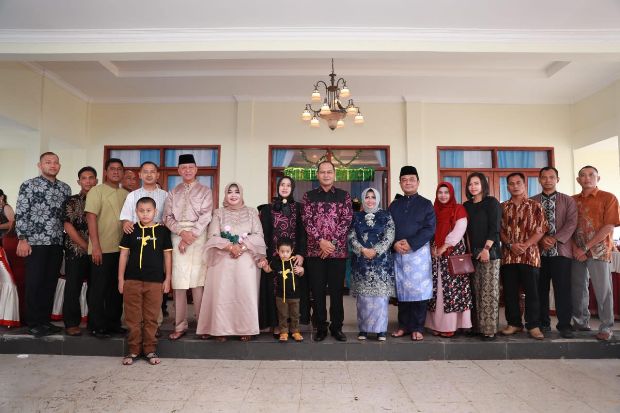 Warga Tanjungpinang...
