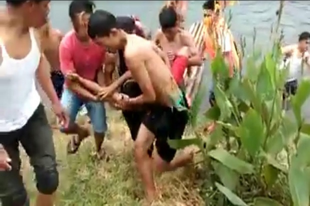Mandi di Lokasi Wisata...