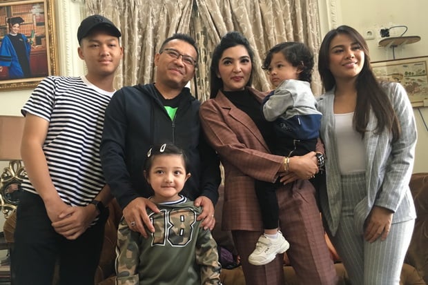 Anang Bersama Keluarga...