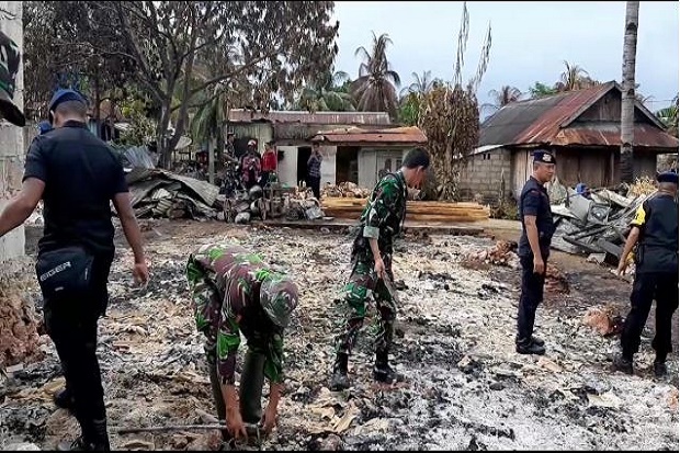 TNI dan Polisi Bahu...