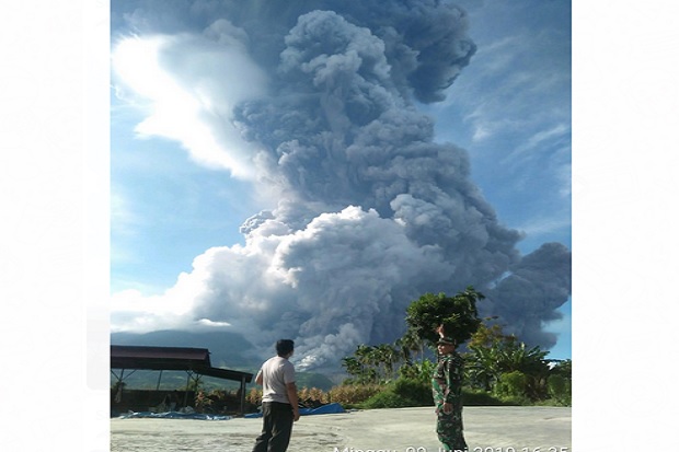 Gunung Sinabung Erupsi,...