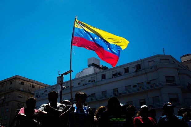 Venezuela Hentikan Layanan...
