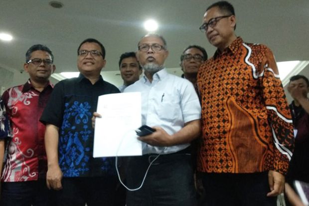 Sambangi MK, Tim Hukum...