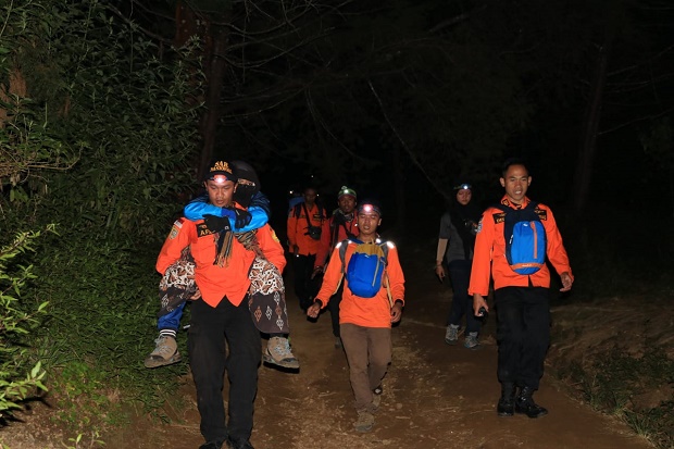 Jatuh di Gunung Sindoro,...