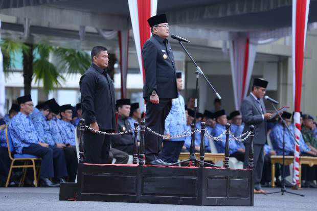 Dodi Reza Alex Instruksikan...