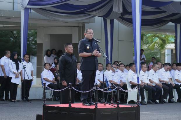 Bupati Dodi Reza Alex...
