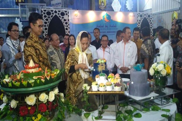 Rini Dapat Kejutan Tumpeng...