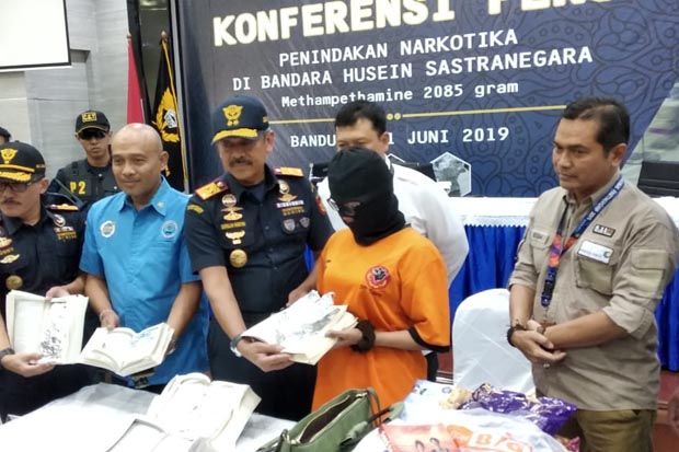 Ibu Rumah Tangga Selundupkan...