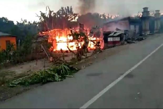 Kemensos Berikan Bantuan...
