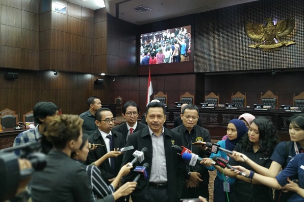 Jamin Kelancaran, Hakim...