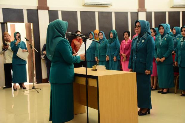 Jusmiati Resmi Pimpin...