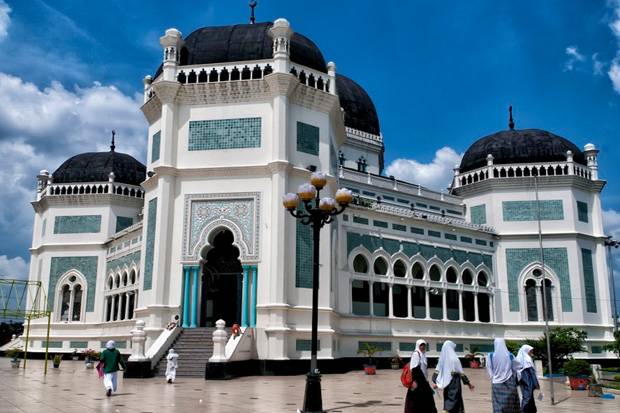 Masjid Al-Mashun Medan,...