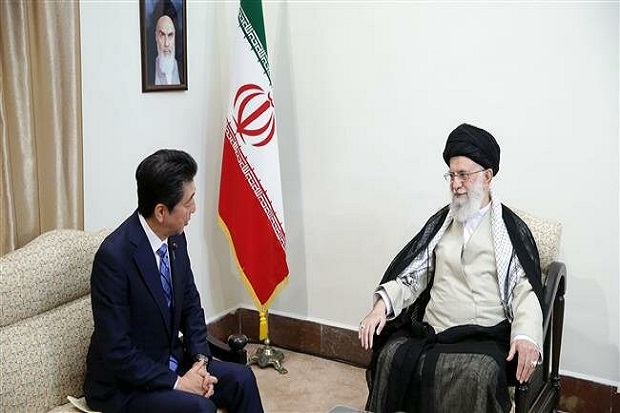 Khamenei Sebut Trump...