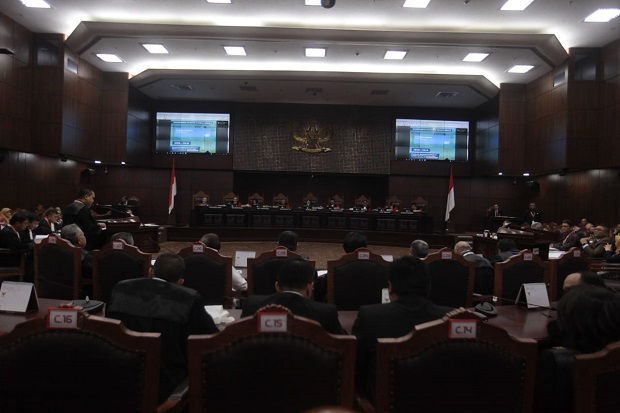 Hakim MK Minta KPU dan...
