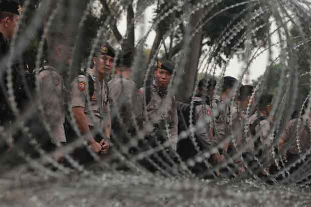 Jaga Gedung MK, Polisi-TNI...