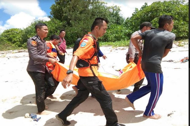 Tenggelam di Pantai...