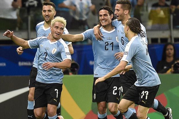 Cavani Akhiri Puasa...