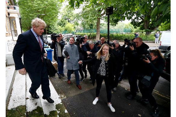 Boris Johnson Tetap...