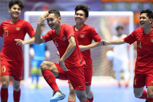 Bungkam Vietnam, Timnas...