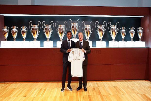 Real Madrid Resmi Perkenalkan...