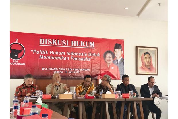 Undang Pakar, PDIP Bahas...