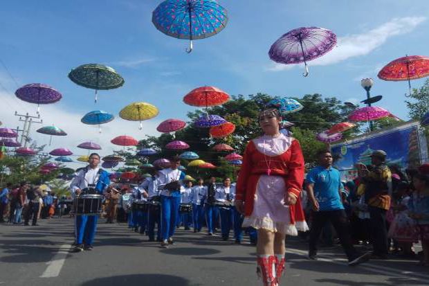 Kemegahan Fashion Karnaval...