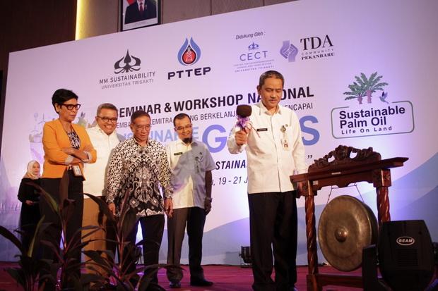 Akademisi, LSM, dan...
