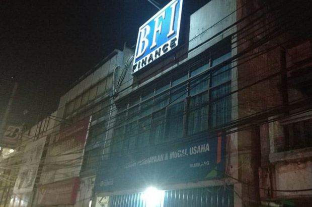 Keributan di Kantor...
