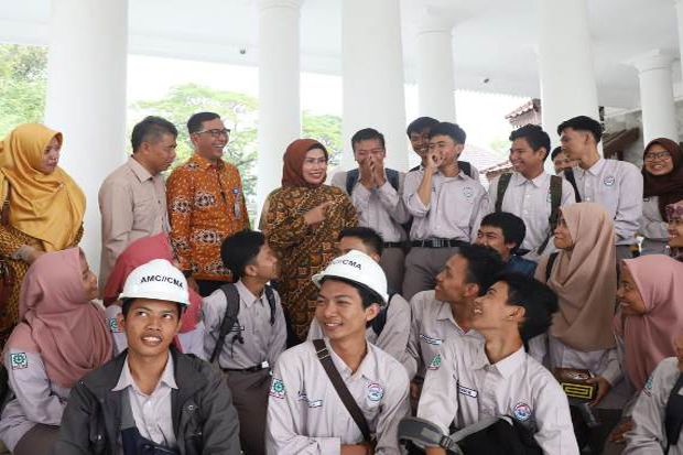 Pemkab Serang Berikan...