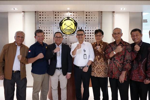 Bupati Dodi Mudahkan...