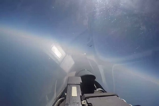 Jet Tempur Rusia Kejar...